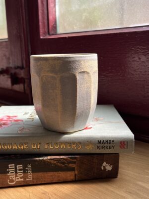 vaso facetado gris