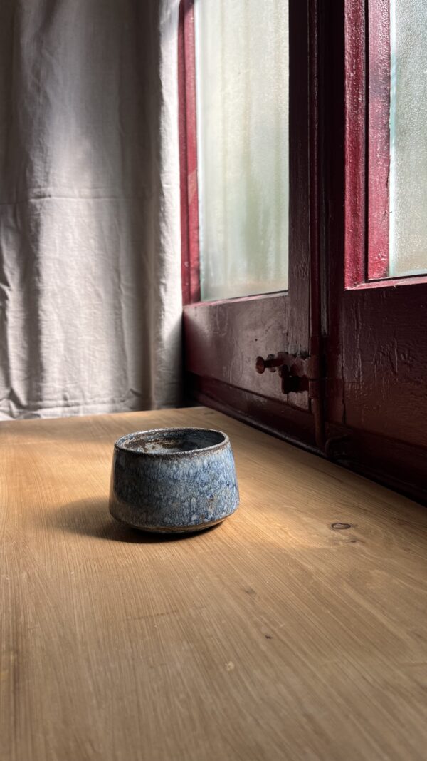 vaso azul oscuro