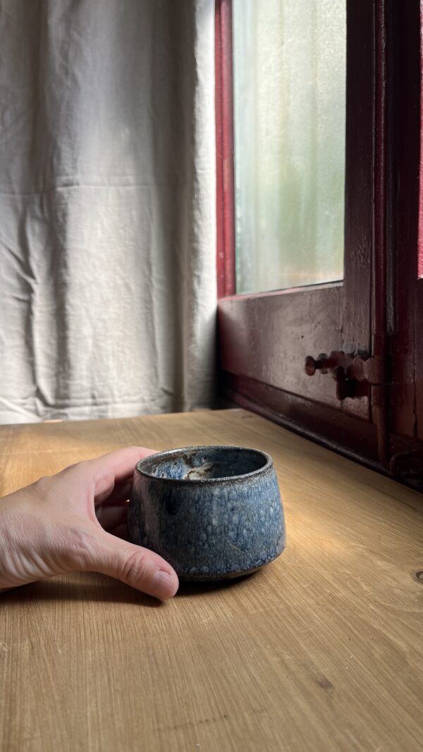 vaso azul oscuro
