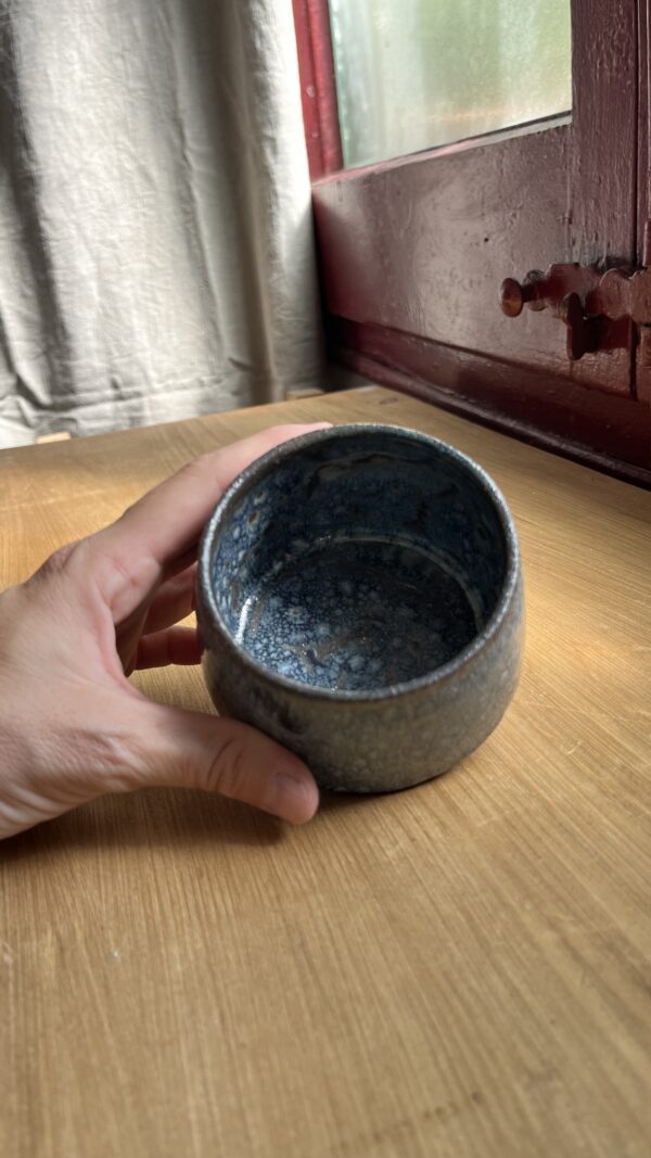 vaso azul oscuro